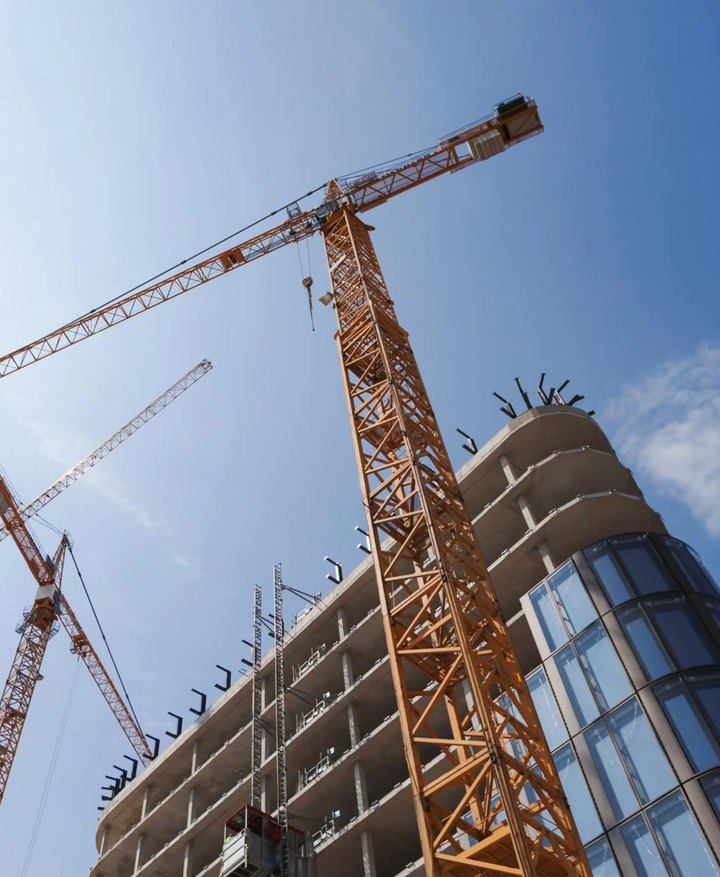 HBS Swiss AG — tower cranes above a building under construction